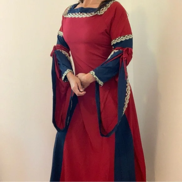 Renaissance Costume Dress - Picture 2 of 4